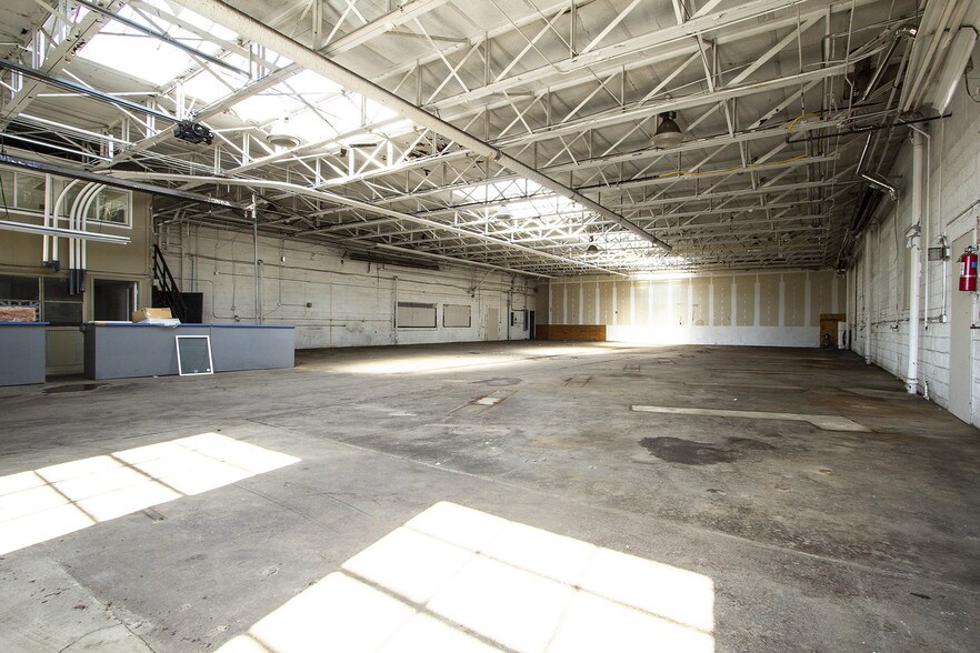 More Photos Of 1212 Abbott Rd, Buffalo Auto Dealership For Lease