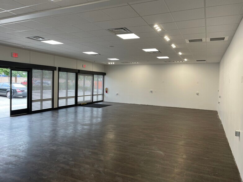 More Photos Of 13528-13542 Lakewood Blvd, Bellflower Freestanding For Lease