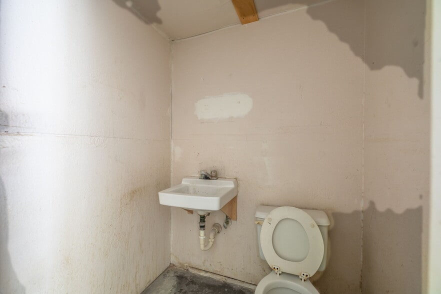 More Photos Of 39020-39046 US Highway 19 N, Tarpon Springs Unknown For Lease