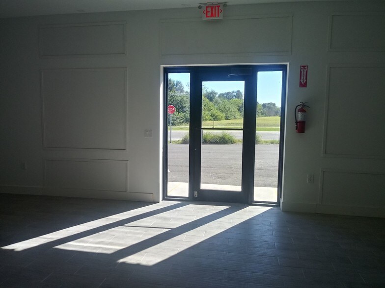 More Photos Of 19200 Peachland Blvd, Port Charlotte Warehouse For Lease