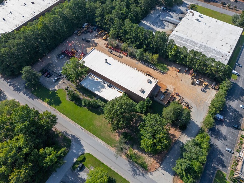 More Photos Of 5355 Morse Dr, Decatur Warehouse For Lease