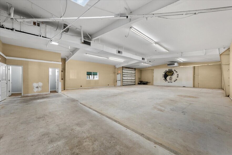 More Photos Of 1901 13th Ave N, Saint Petersburg Distribution For Lease