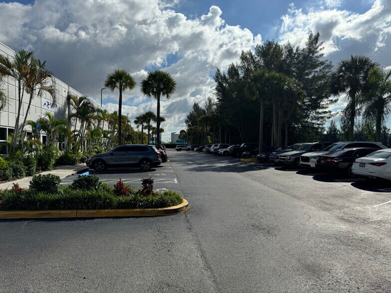 More Photos Of 4005 NW 114th Ave, Doral Business Park For Lease