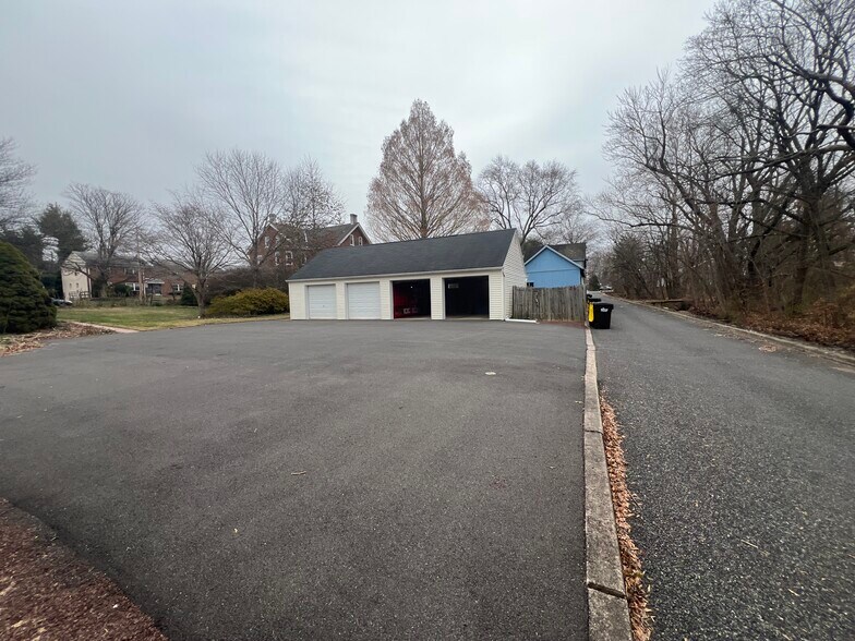 More Photos Of 162 N 4th St, Telford Specialty For Lease