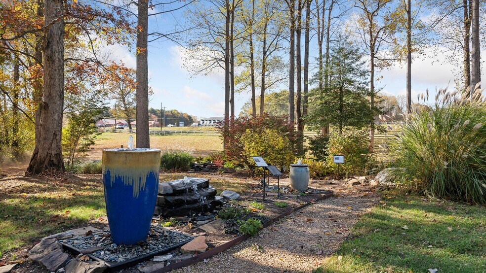 More Photos Of 5309 S Seminole Trl, Madison Storefront For Sale