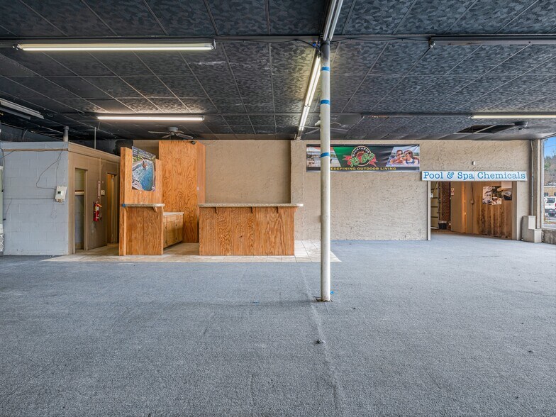 More Photos Of 1048 Patton Ave, Asheville Storefront For Lease