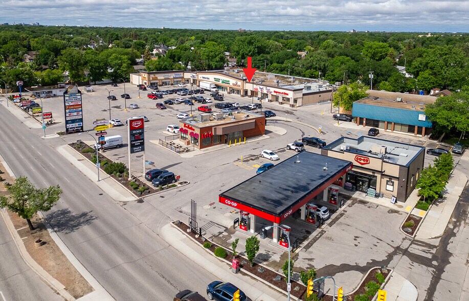 More Photos Of 1050 Henderson Hwy, Winnipeg Freestanding For Lease