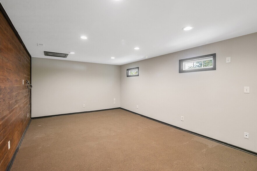 More Photos Of 1500 Gillespie St, Fayetteville Office For Sale