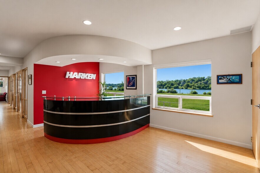 More Photos Of 19 John Clarke Rd, Middletown Office For Sale
