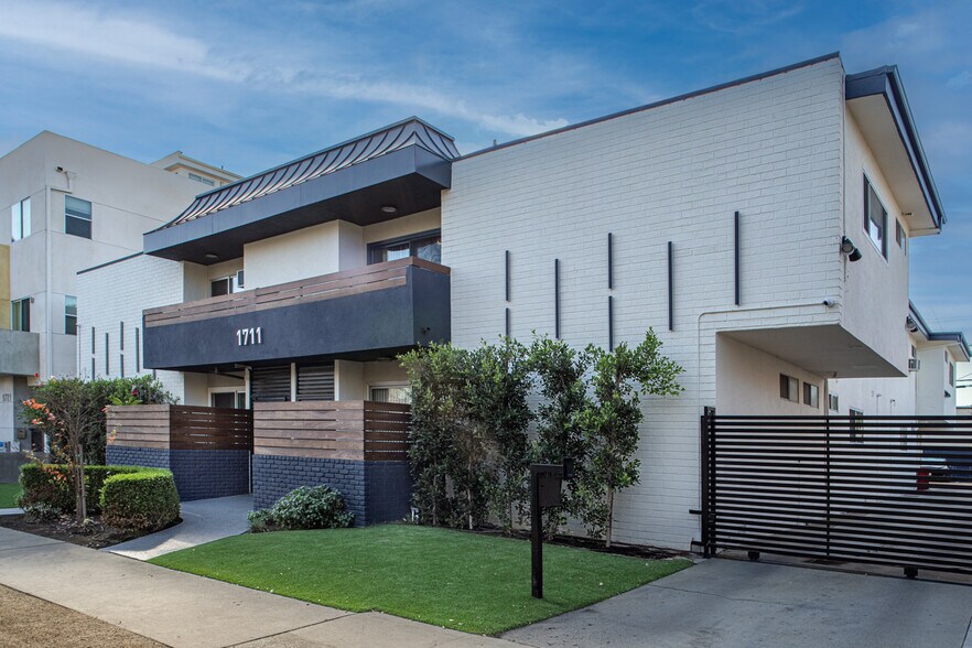 More Photos Of 1711 Granville Ave, Los Angeles Apartments For Sale