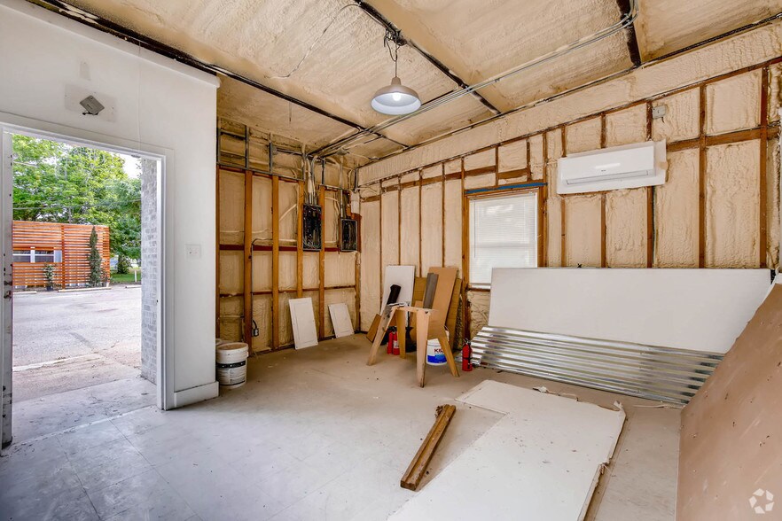 More Photos Of 729 Airport Blvd, Austin Research And Development For Sale