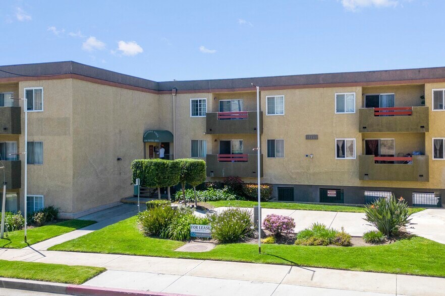 More Photos Of 13266 Foothill Blvd, Sylmar Apartments For Sale