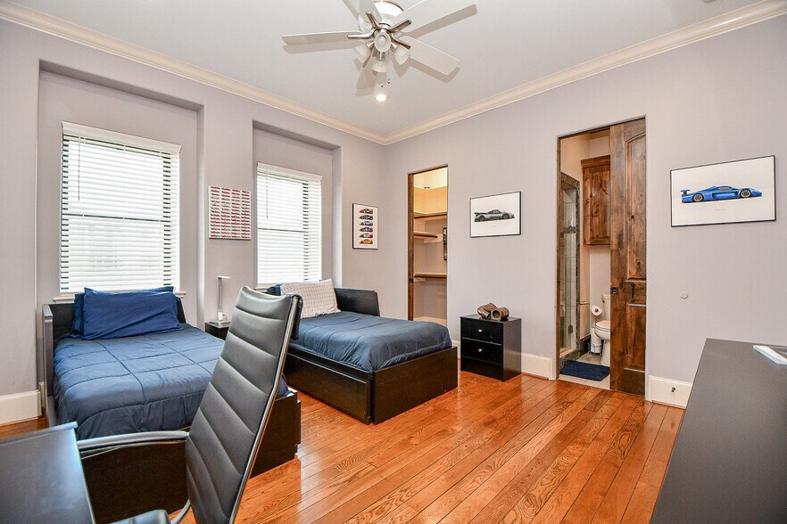 More Photos Of 4119 Allen St, Houston Office For Sale