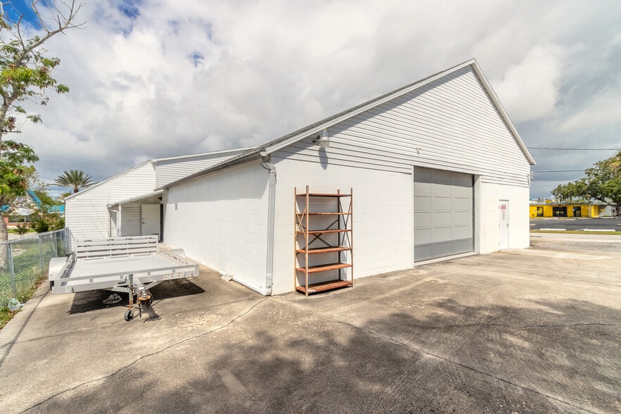 More Photos Of 529 Ridgewood Ave, Daytona Beach Freestanding For Sale