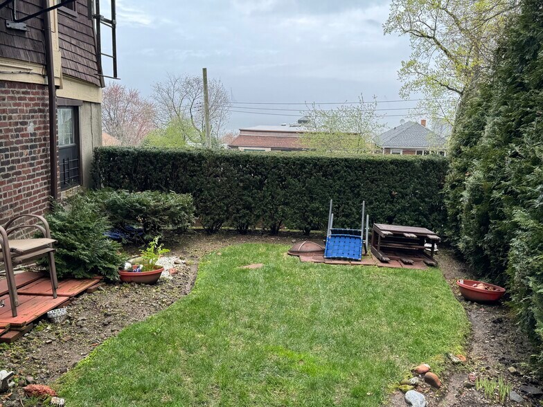 More Photos Of 135 Saint Marks Pl, Staten Island Apartments For Sale