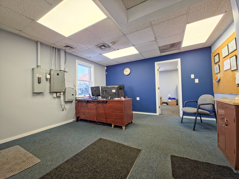 More Photos Of 7 Colonel Dr, Bourne Auto Repair For Sale