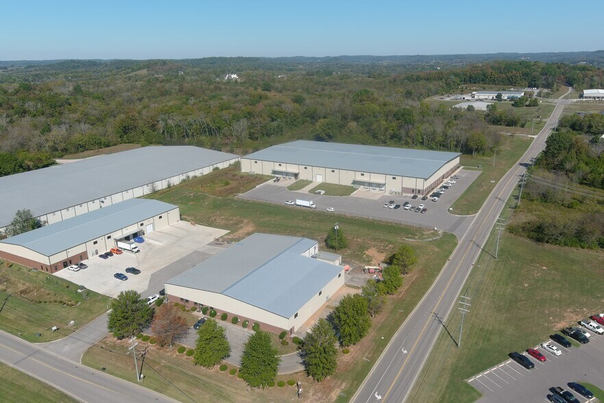 More Photos Of 1365 Gateway Dr, Gallatin Warehouse For Lease