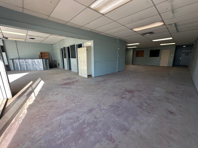 More Photos Of 514 S Broadway, Edmond Auto Dealership For Lease
