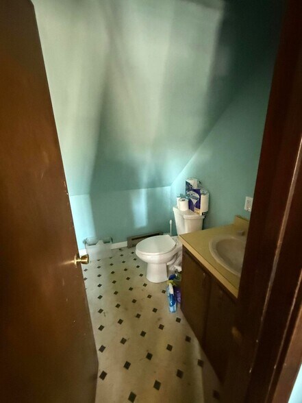 More Photos Of 191 Maine Avenue, Farmingdale Office For Sale