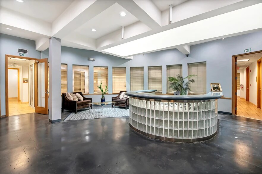 More Photos Of 201 Wilshire Blvd, Santa Monica Loft Creative Space For Lease