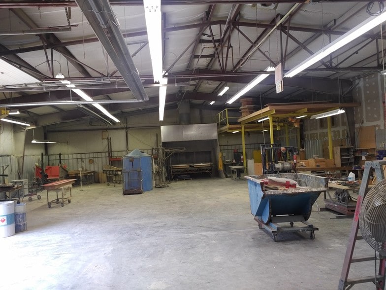 More Photos Of 15 Howard Pl, Kitchener Warehouse For Sale