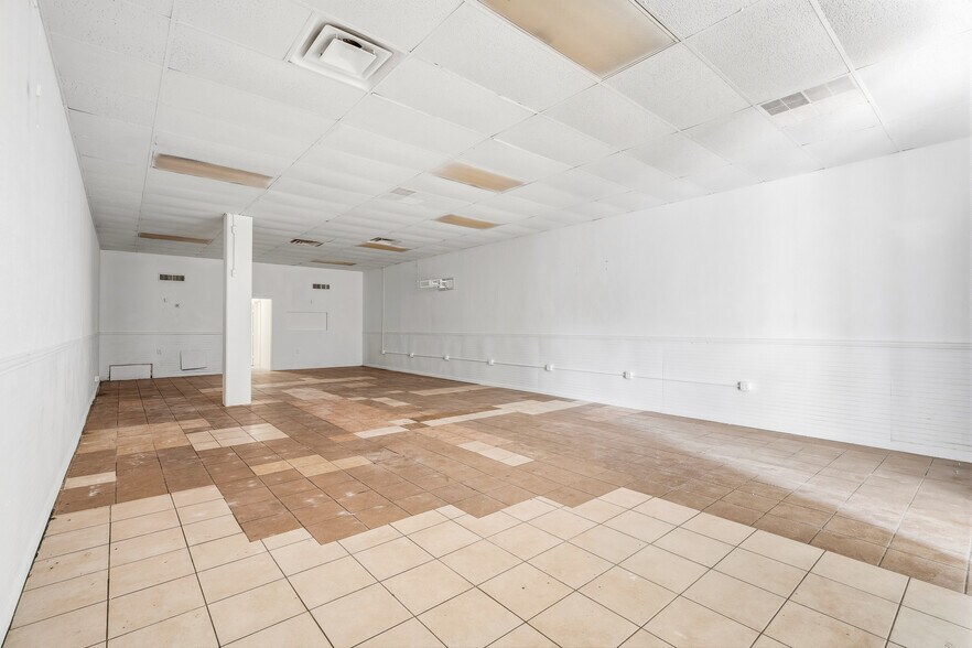 More Photos Of 4424 N Shepherd Dr, Houston Storefront For Lease