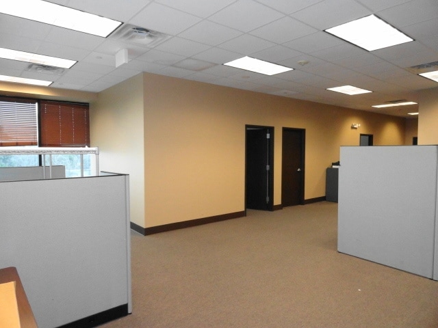 More Photos Of 2500 N 7th St, West Monroe Office For Lease