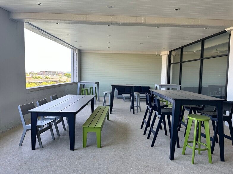 More Photos Of 329 W 18th St, Chicago Light Manufacturing For Lease