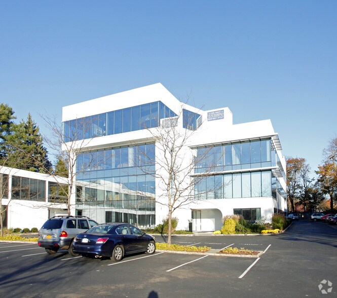 More Photos Of 660 Steamboat Rd, Greenwich Office For Lease