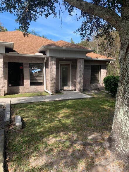 More Photos Of 14928 Casey Rd, Tampa Office For Lease