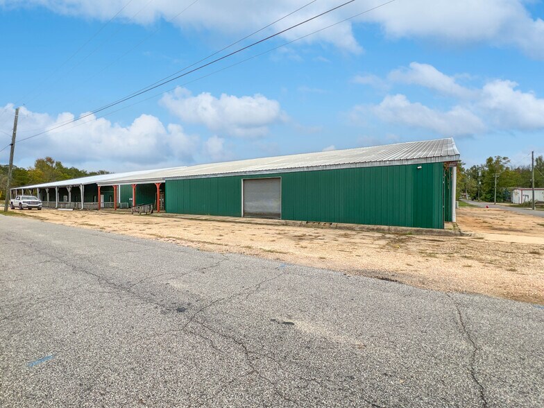 More Photos Of 2721 10th St, Northport Warehouse For Lease