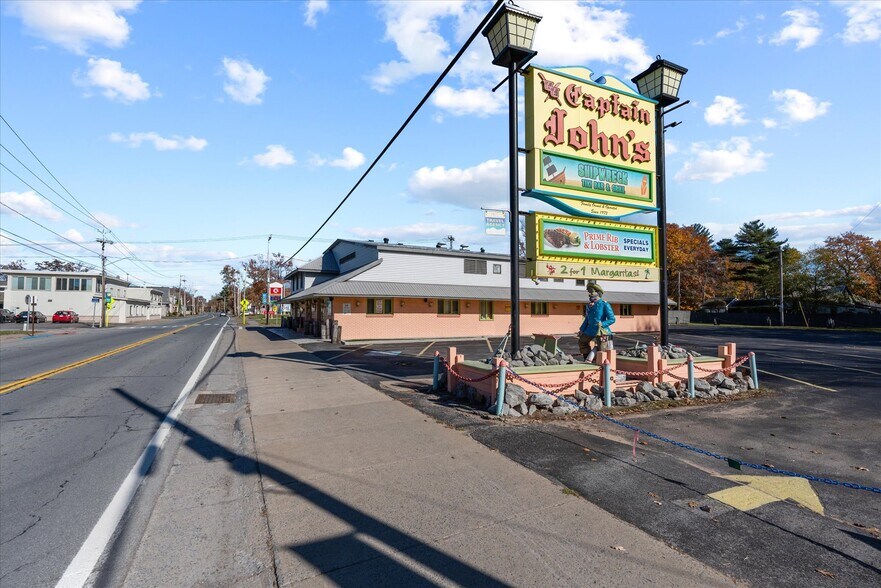 More Photos Of 1424 Main St, Sylvan Beach Restaurant For Sale