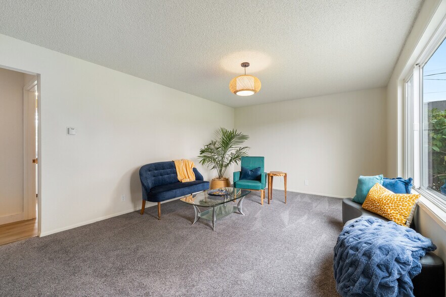 More Photos Of 1009-1011 Grove Ave, Tillamook Apartments For Sale