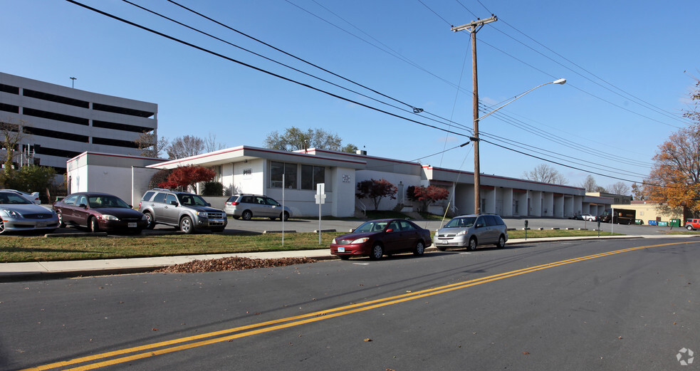 Primary Photo Of 5951-5953 Halpine Rd, Rockville Warehouse For Lease