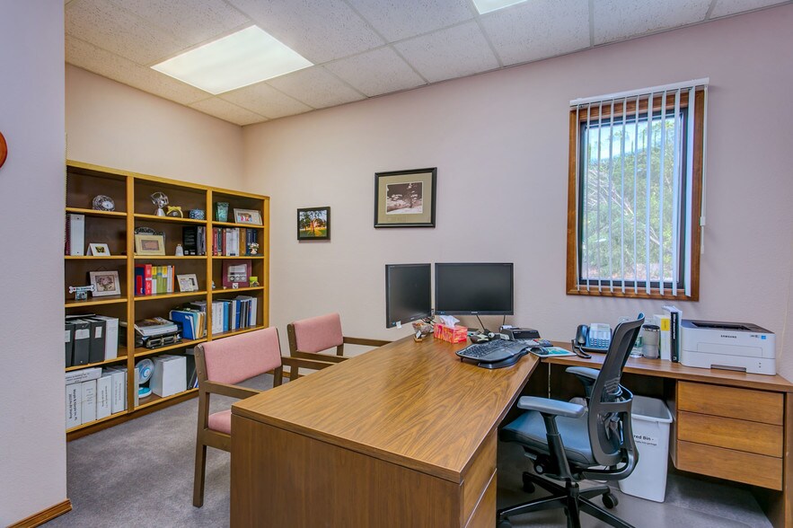 More Photos Of 100 N Fruitland St, Kennewick Office For Lease