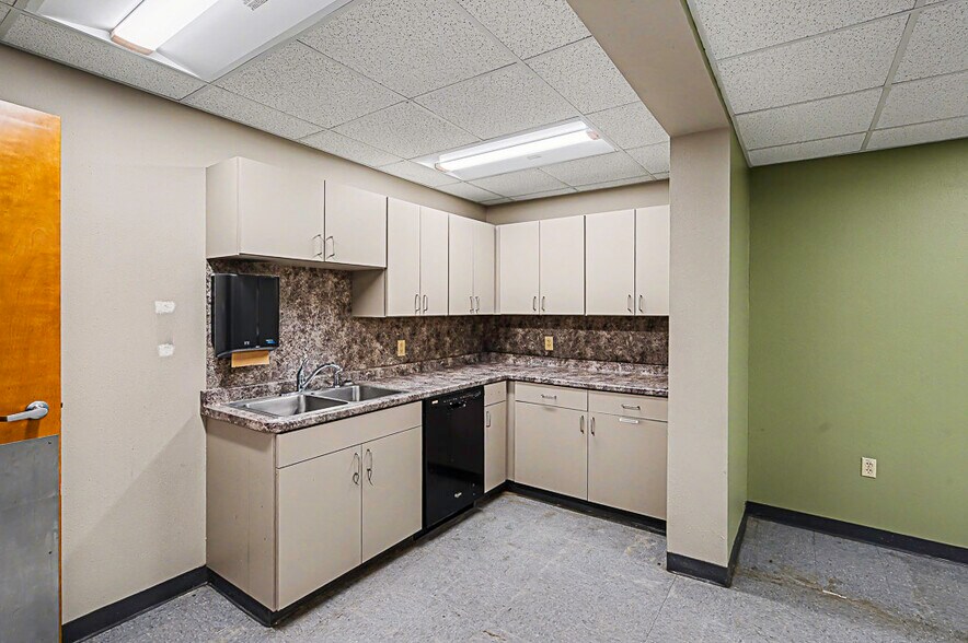 More Photos Of 2906 Washington Blvd, Belpre Medical For Sale