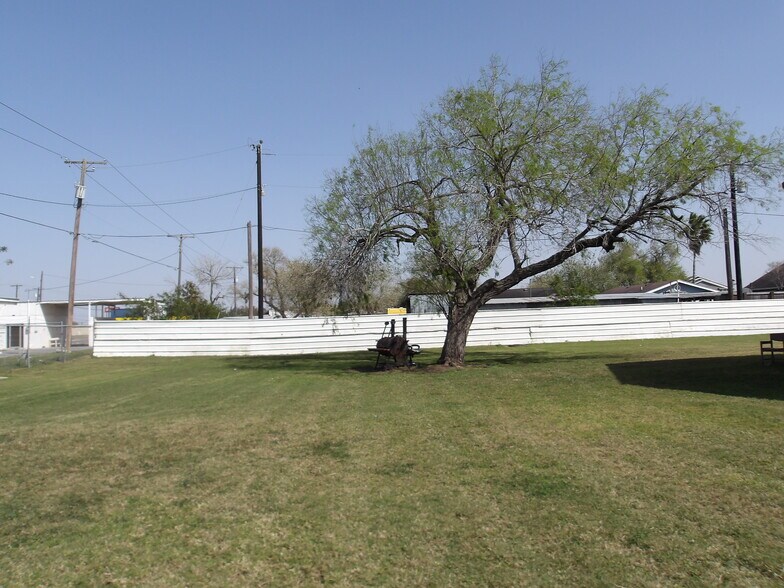 More Photos Of 1 Industrial Pkwy, Rio Hondo Freestanding For Sale