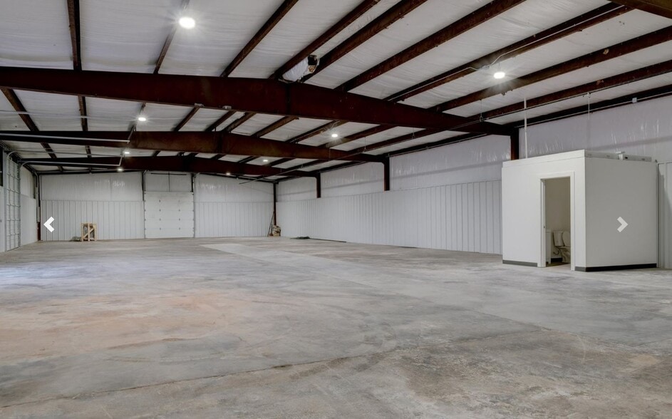 More Photos Of 211 SE 50th St, Oklahoma City Warehouse For Lease