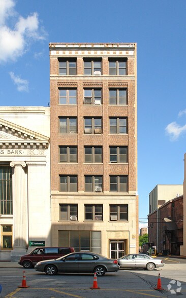 More Photos Of 25 Market St, Poughkeepsie Medical For Lease