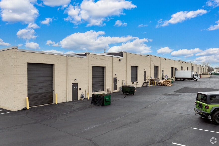 More Photos Of 2014 Ford Rd, Bristol Light Distribution For Lease