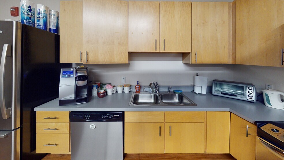 More Photos Of 20 Winooski Falls Way, Winooski Office For Lease