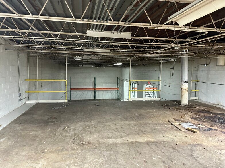 More Photos Of 2425 Burnside St, Knoxville Distribution For Sale