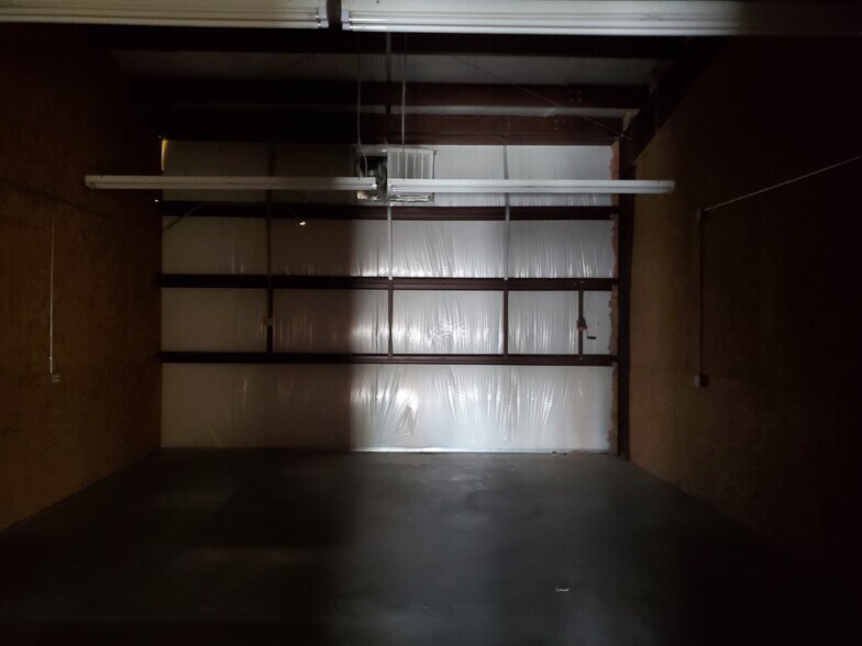 More Photos Of 2290 Dickinson Ave, League City Warehouse For Lease