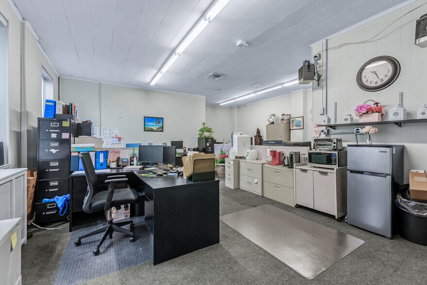 More Photos Of 166-170 Jericho Tpke, Floral Park Loft Creative Space For Lease