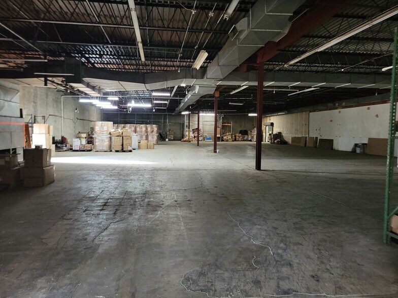 More Photos Of 701 E Linden Ave, Linden Warehouse For Lease
