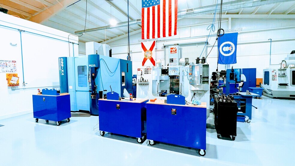 More Photos Of 2328 72nd Dr E, Sarasota Warehouse For Sale