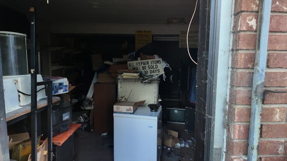 More Photos Of 711 Buffalo St, Shelby Flex For Sale