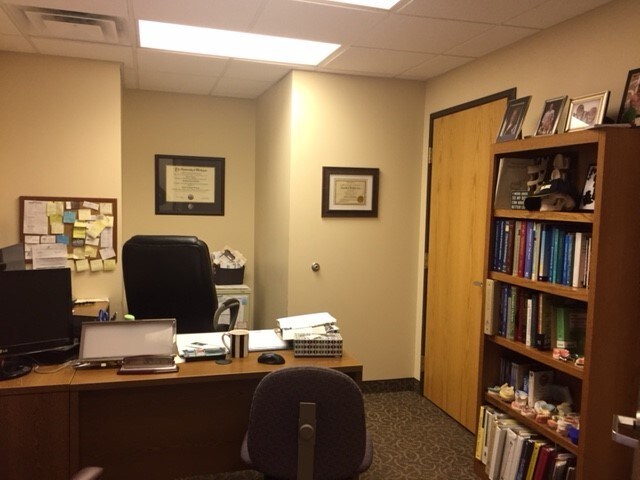 More Photos Of 609 E Jolly Rd, Lansing Medical For Sale