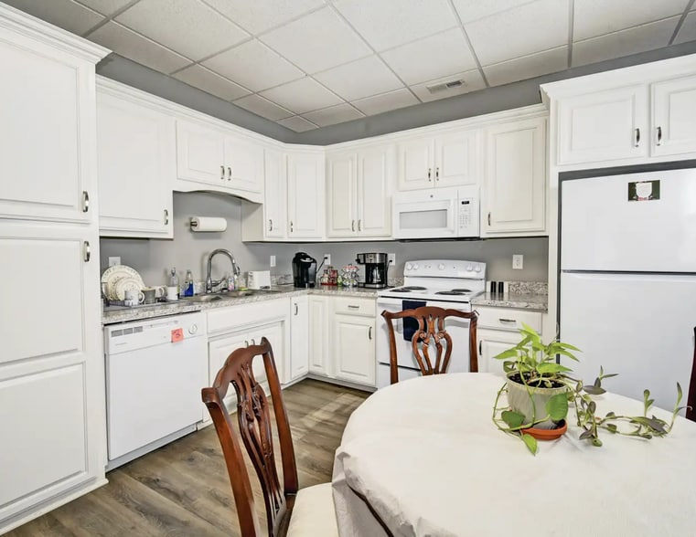 More Photos Of 521 N 26th St, Louisville Office For Sale