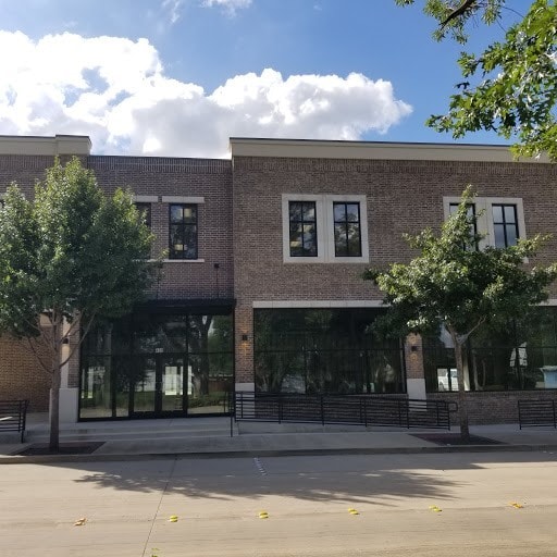 More Photos Of 409 N Oak St, Roanoke Storefront Retail Office For Lease